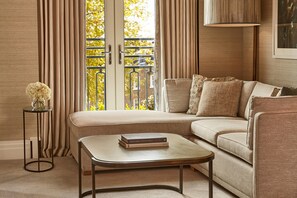 Deluxe Junior Suite | Egyptian cotton sheets, premium bedding, free minibar items