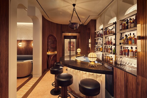 2 bars/lounges, poolside bar