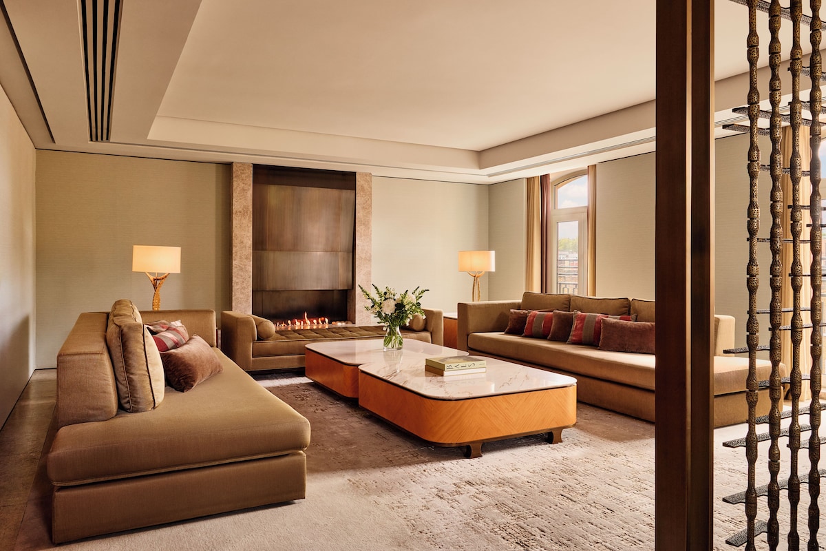 Opus Suite | Living area | Smart TV, pay movies