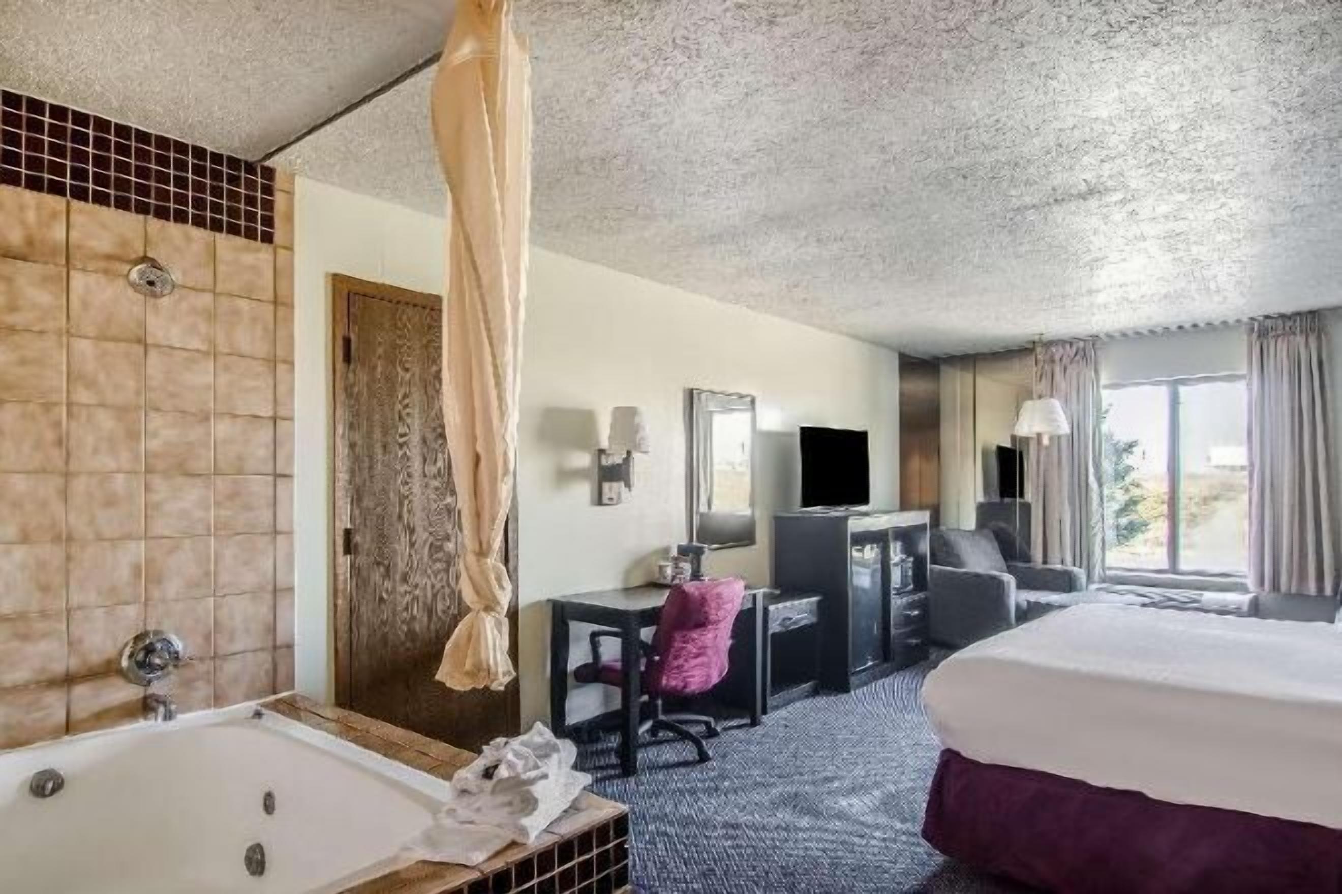 In-room safe, desk, iron/ironing board, free WiFi