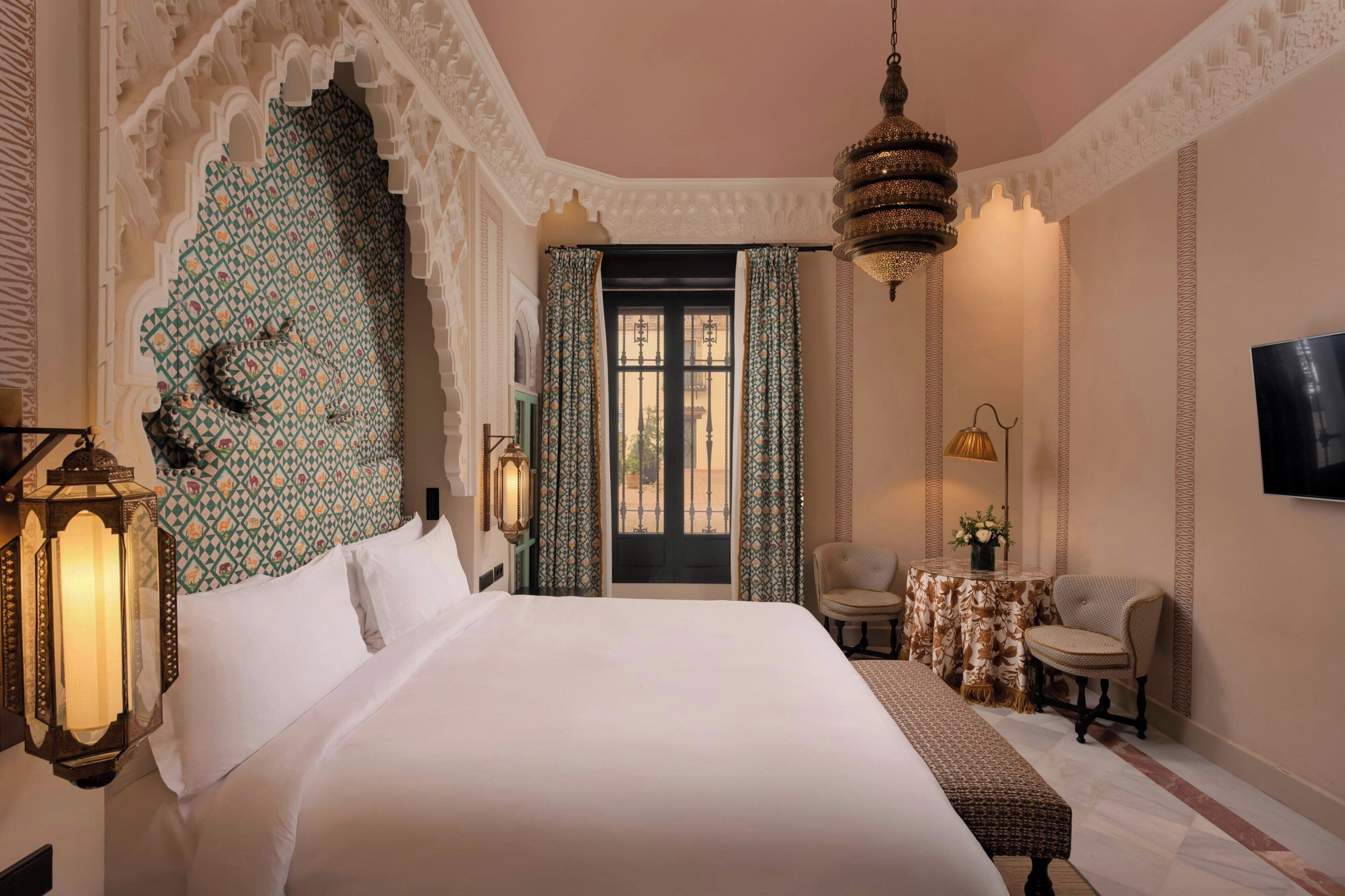 Luxe beddengoed, donsdekens, een minibar, een kluis op de kamer