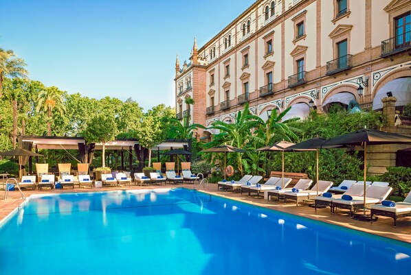 Outdoor pool, pool umbrellas, pool loungers