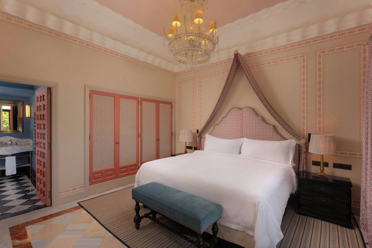 Deluxe Suite, 1 Bedroom | Premium bedding, down comforters, minibar, in-room safe