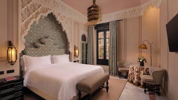 Luxe beddengoed, donsdekens, een minibar, een kluis op de kamer