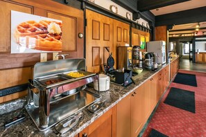 Free daily continental breakfast  - Quality Inn Waddling Dog (Saanichton)