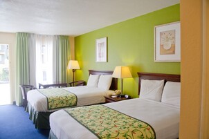 Colchones con pillow-top, muebles diferentes y escritorio 