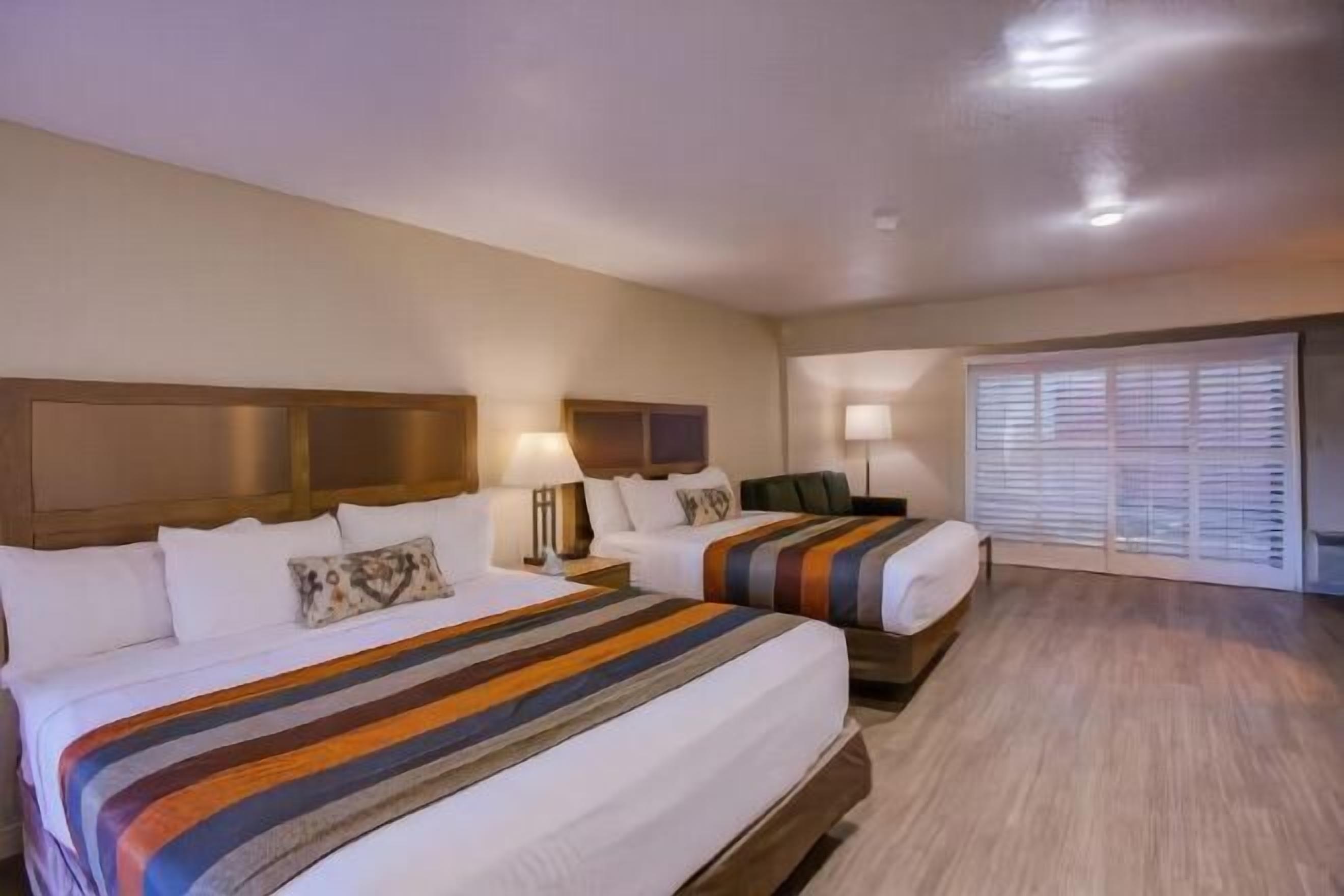 Desk, blackout curtains, iron/ironing board, Internet