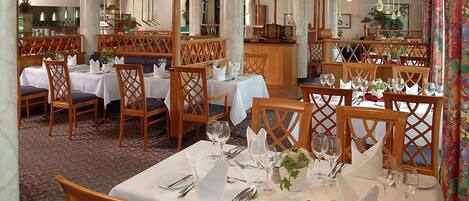 Breakfast, lunch and dinner served