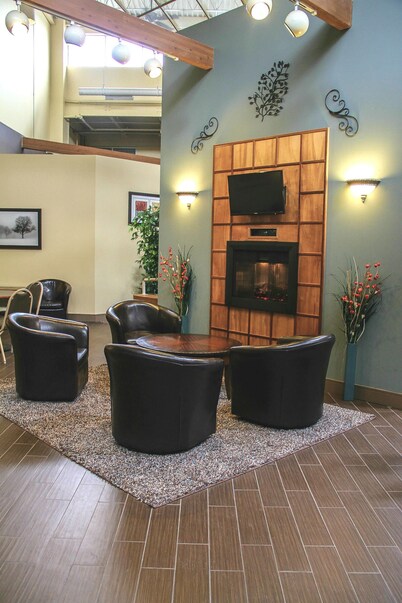 Comfort Inn & Suites Airport