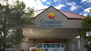 Indoor pool - Comfort Inn & Suites Airport (North Syracuse)