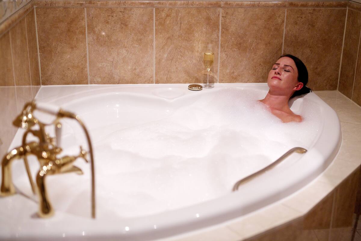 combined shower/bathtub, eco-friendly toiletries, hair dryer, bathrobes