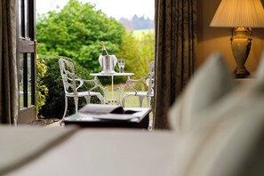 In-room safe, individually decorated, desk, blackout curtains - Ashdown Park Hotel & Country Club (Forest Row)