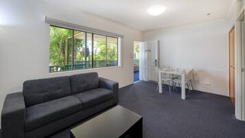 Superior Apartment, 1 King Bed, Non Smoking, Kitchenette