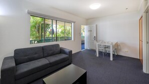 高级公寓, 1 张特大床, 无烟房, 简易厨房 | 高档床上用品、加厚床垫、迷你吧、特色家居