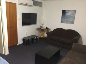 Departamento superior, 1 cama King size, para no fumadores, cocineta | Ropa de cama de alta calidad, camas con pillow-top y minibar 