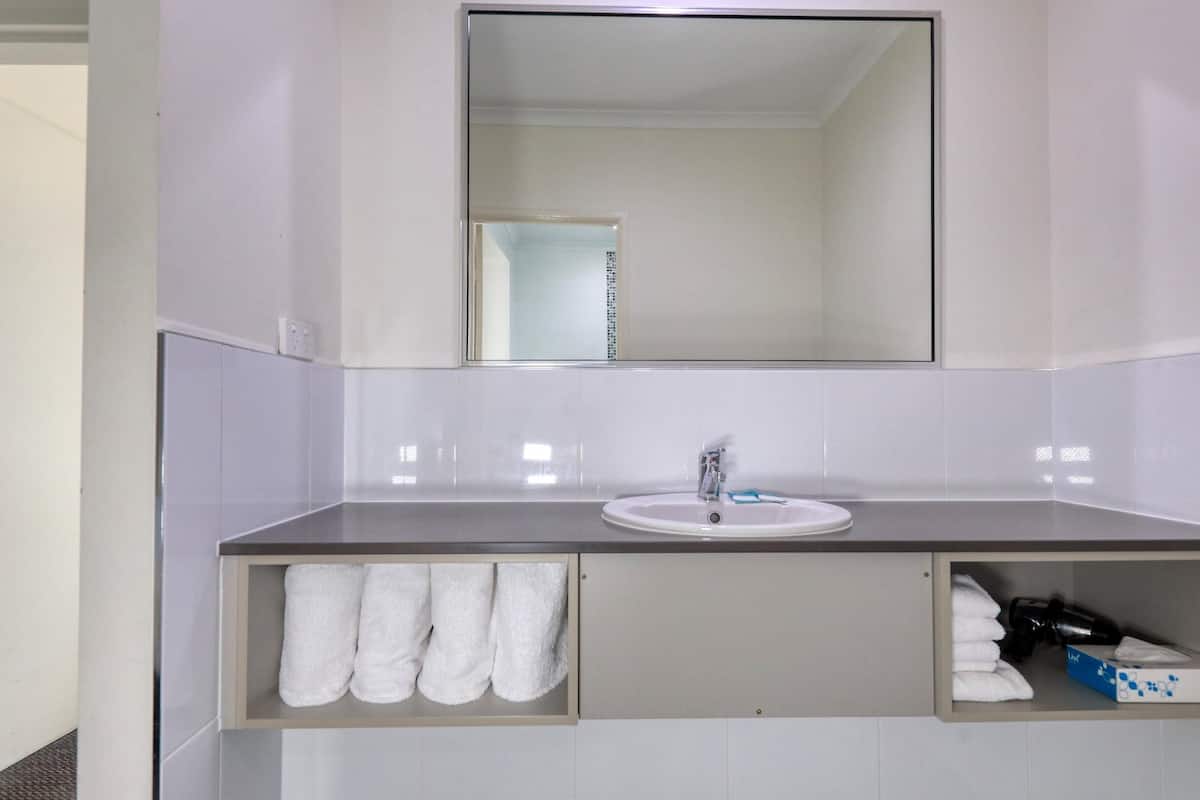 family room, multiple beds, non smoking | bathroom | combined shower/bathtub, eco-friendly toiletries, hair dryer, towels