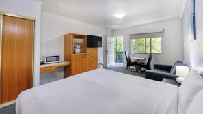 Chambre Deluxe, 1 très grand lit, non-fumeur | 1 chambre, literie de qualité, lit avec matelas à plateau-coussin