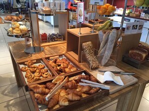 Daily buffet breakfast (EUR 17.90 per person)