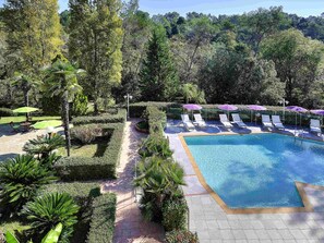 Outdoor pool, open 9:30 AM to 7:30 PM, sun loungers - Novotel Antibes Sophia Antipolis (Valbonne)