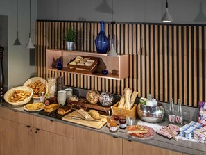 Desayuno buffet todos los días (con cargo) 