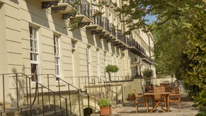 Front of property - Royal Cambridge (Cambridge)