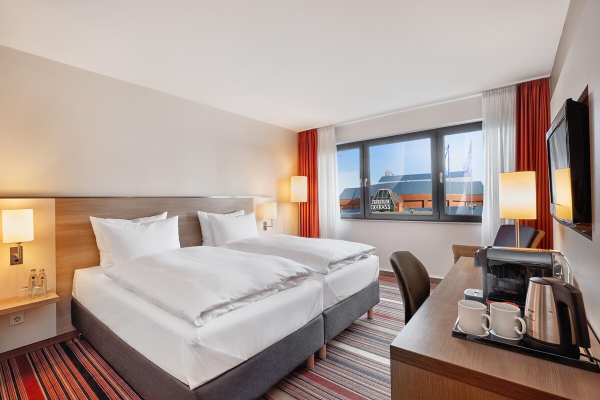 In-room safe, desk, soundproofing, WiFi (free)
