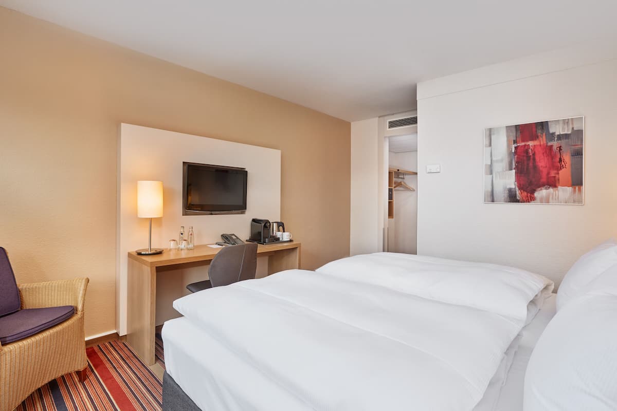 Premium Double Room | In-room safe, desk, soundproofing, free WiFi