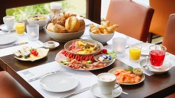 Tägliches Frühstücksbuffet gegen Gebühr