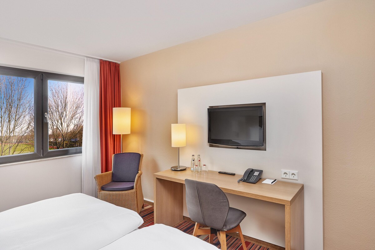 In-room safe, desk, soundproofing, WiFi (free)