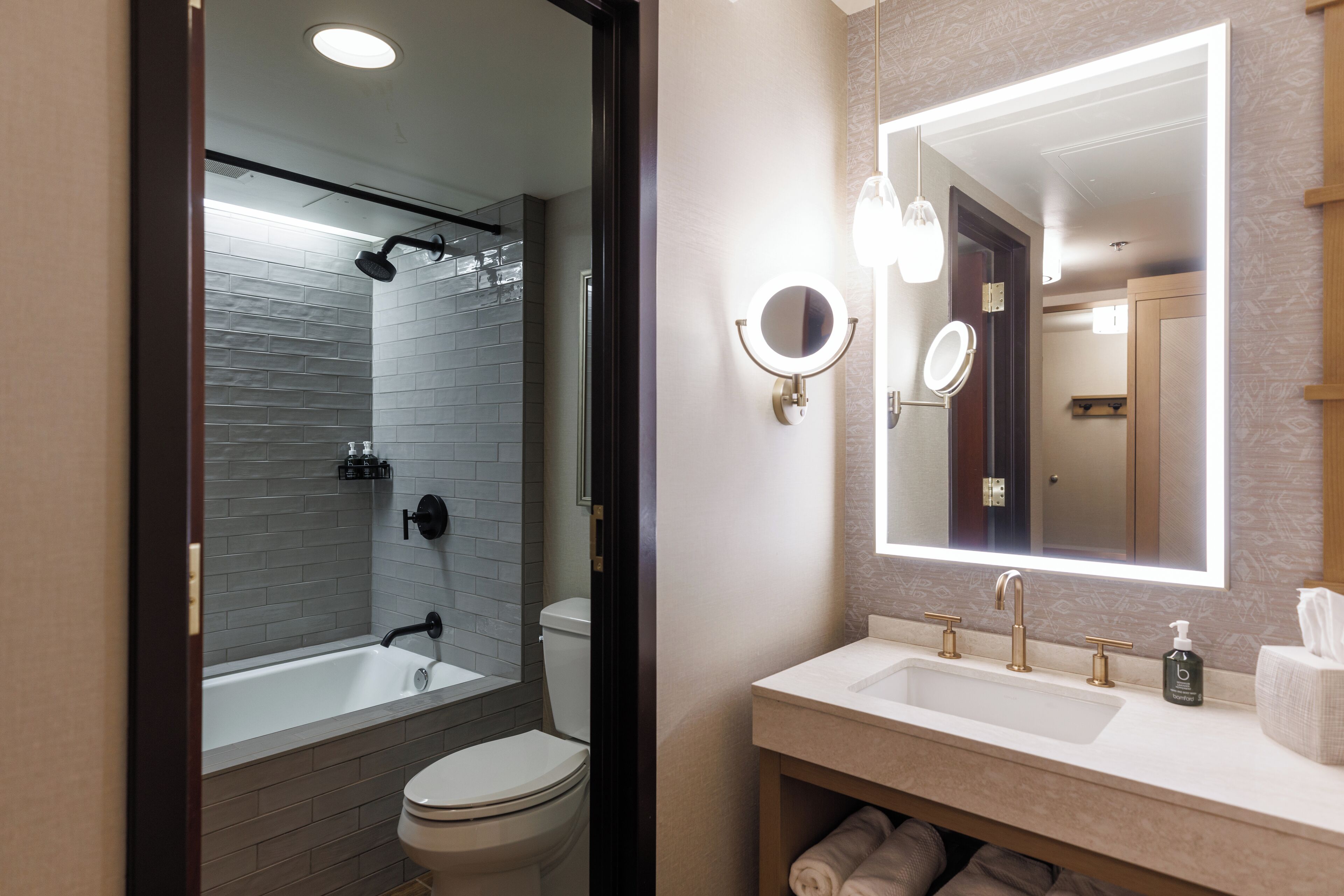 black diamond floor, club room, 2 queen beds, non smoking, business lounge access | bathroom | combined shower/bathtub, deep-soaking bathtub, free toiletries