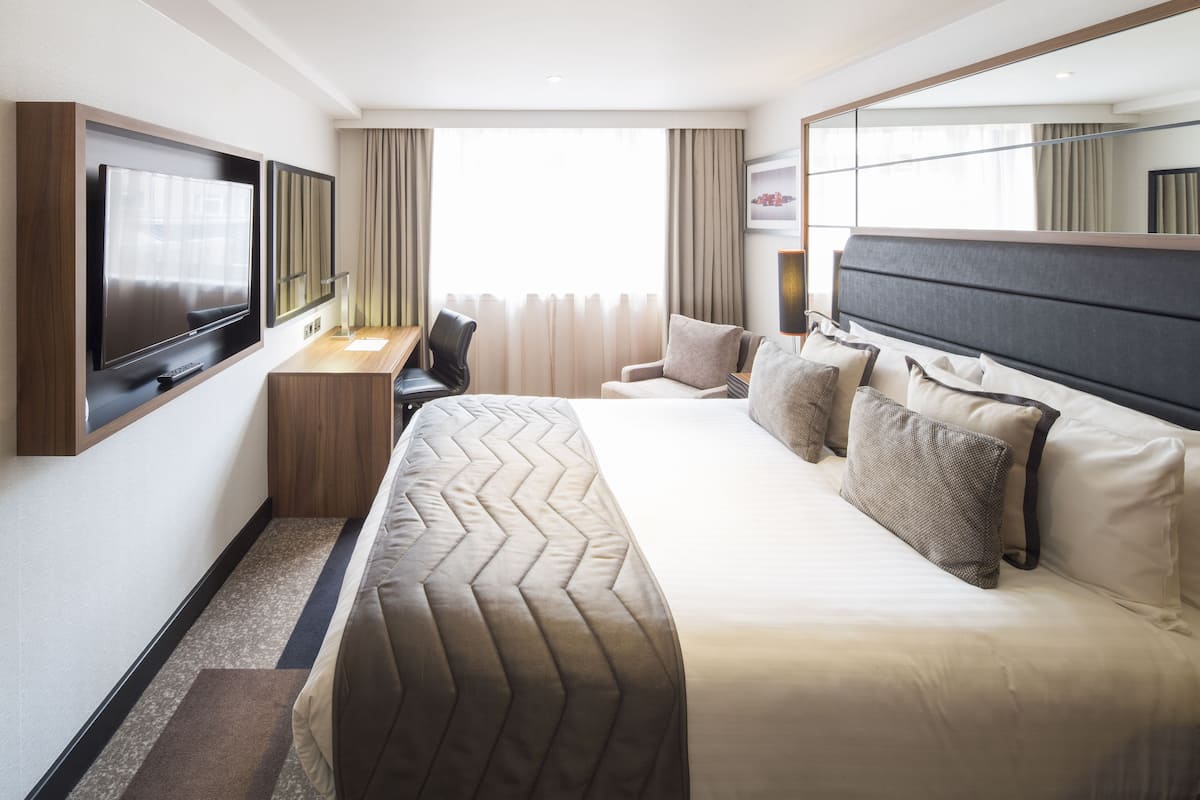 1 bedroom, premium bedding, free minibar, in-room safe