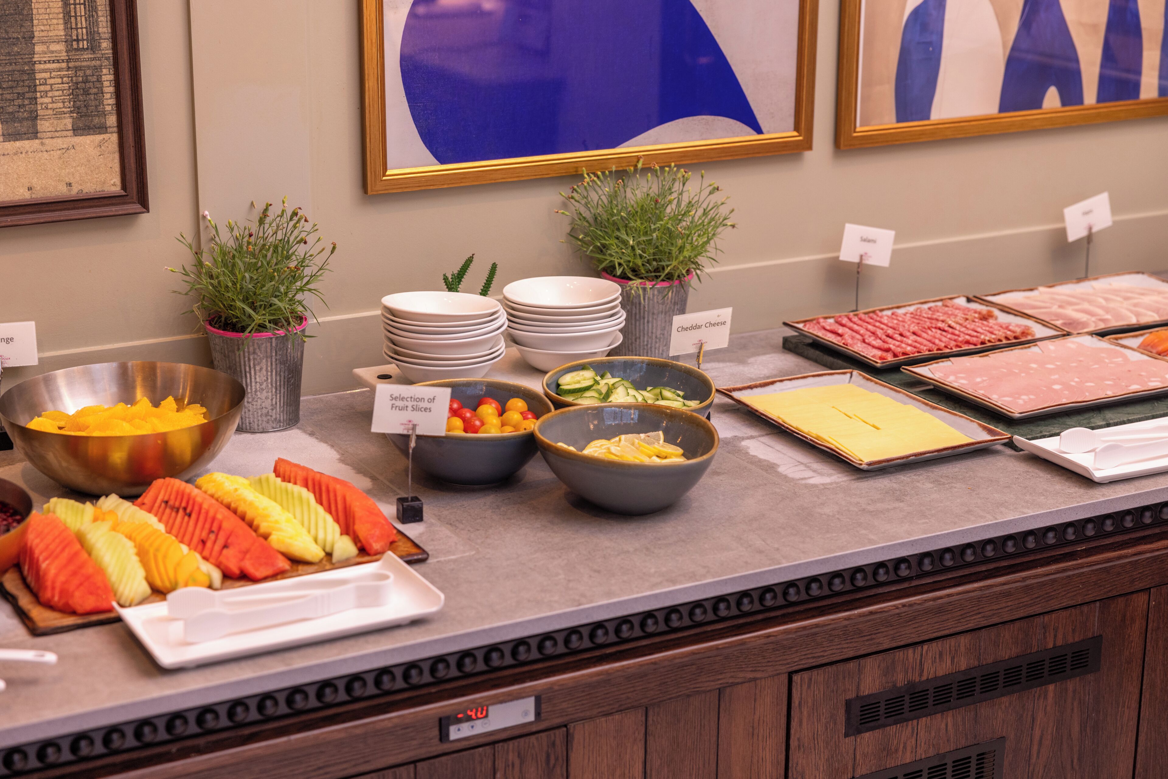 Tägliches Frühstücksbuffet gegen Gebühr
