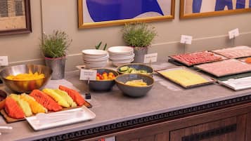 Tägliches Frühstücksbuffet gegen Gebühr