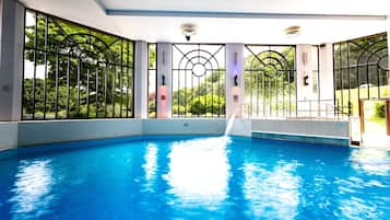 Indendørs pool