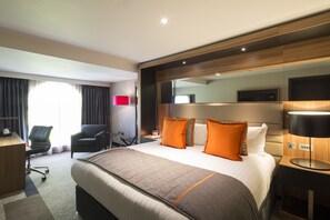 Premium bedding, free minibar, in-room safe, individually decorated - Crowne Plaza Gerrards Cross by IHG (Beaconsfield)