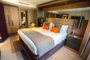Literie de qualité, articles de minibar gratuits, coffre-fort