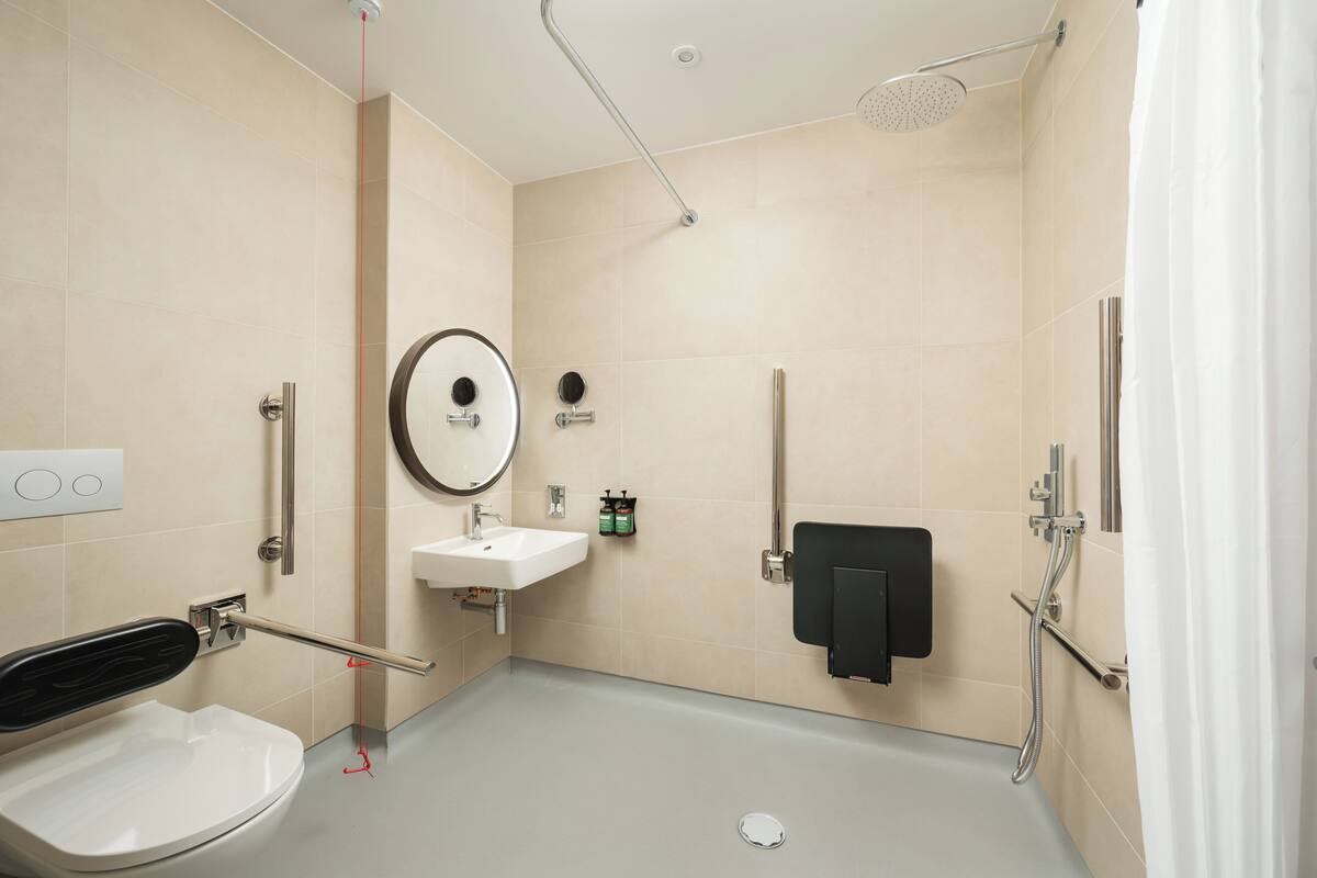 Standard Room, 1 King Bed | Room amenity
