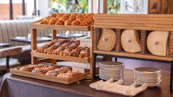 Frukostbuffé varje dag mot avgift
