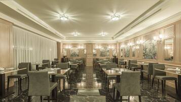 Aperto a colazione, pranzo e cena