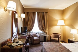1 bedroom, premium bedding, down comforters, minibar