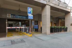 Self parking (EUR 28 per night)
