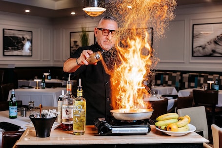 2 restaurants, dinner served, Italian cuisine. Hilton Palm Beach PBI