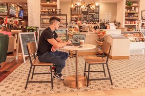 2 restaurantes, jantar, culinária italiana