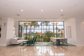 Lobby - Hilton Palm Beach PBI (West Palm Beach)