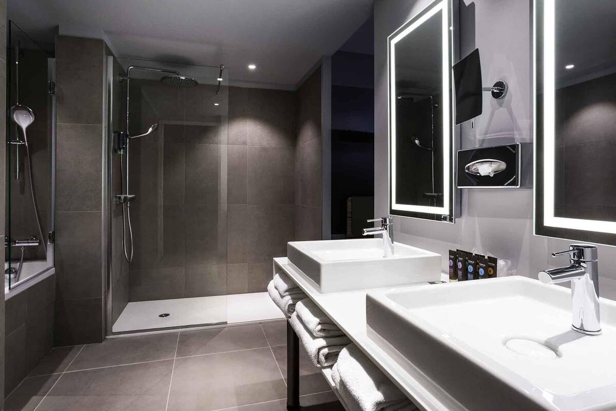 minibar, in-room safe, desk, blackout curtains