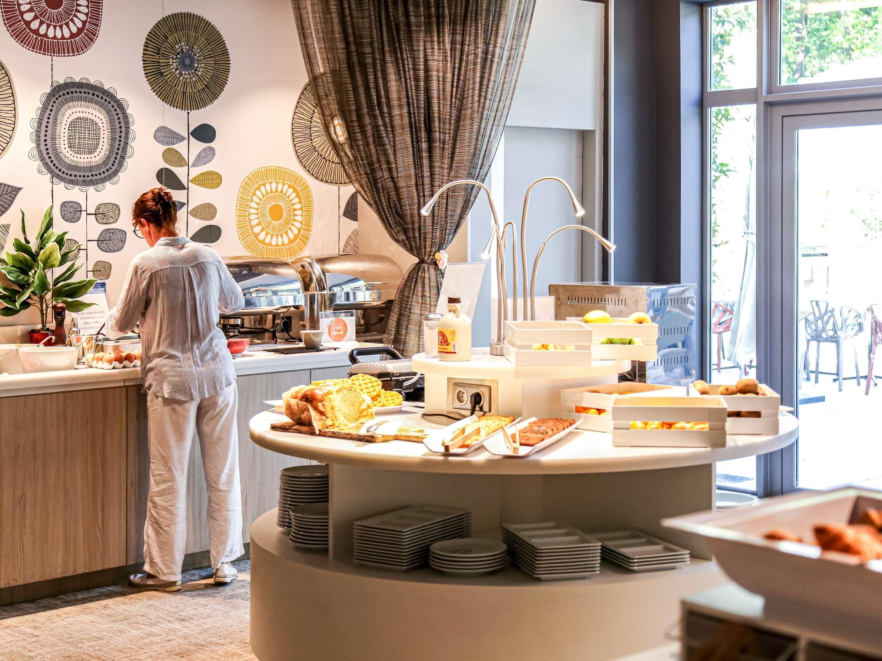 Café da manhã com buffet todos os dias mediante uma taxa