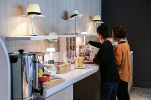 Daily buffet breakfast for a fee - Novotel Resort & Spa Biarritz Anglet (Anglet)
