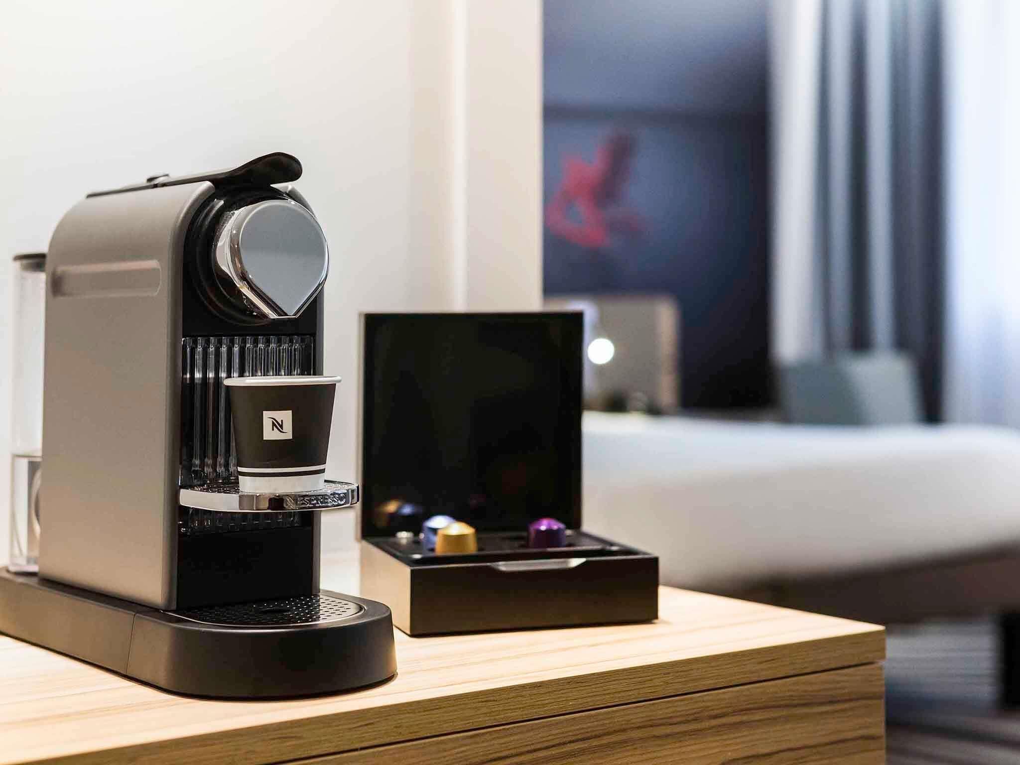 迷你吧、客房内保险箱、办公桌、遮光窗帘