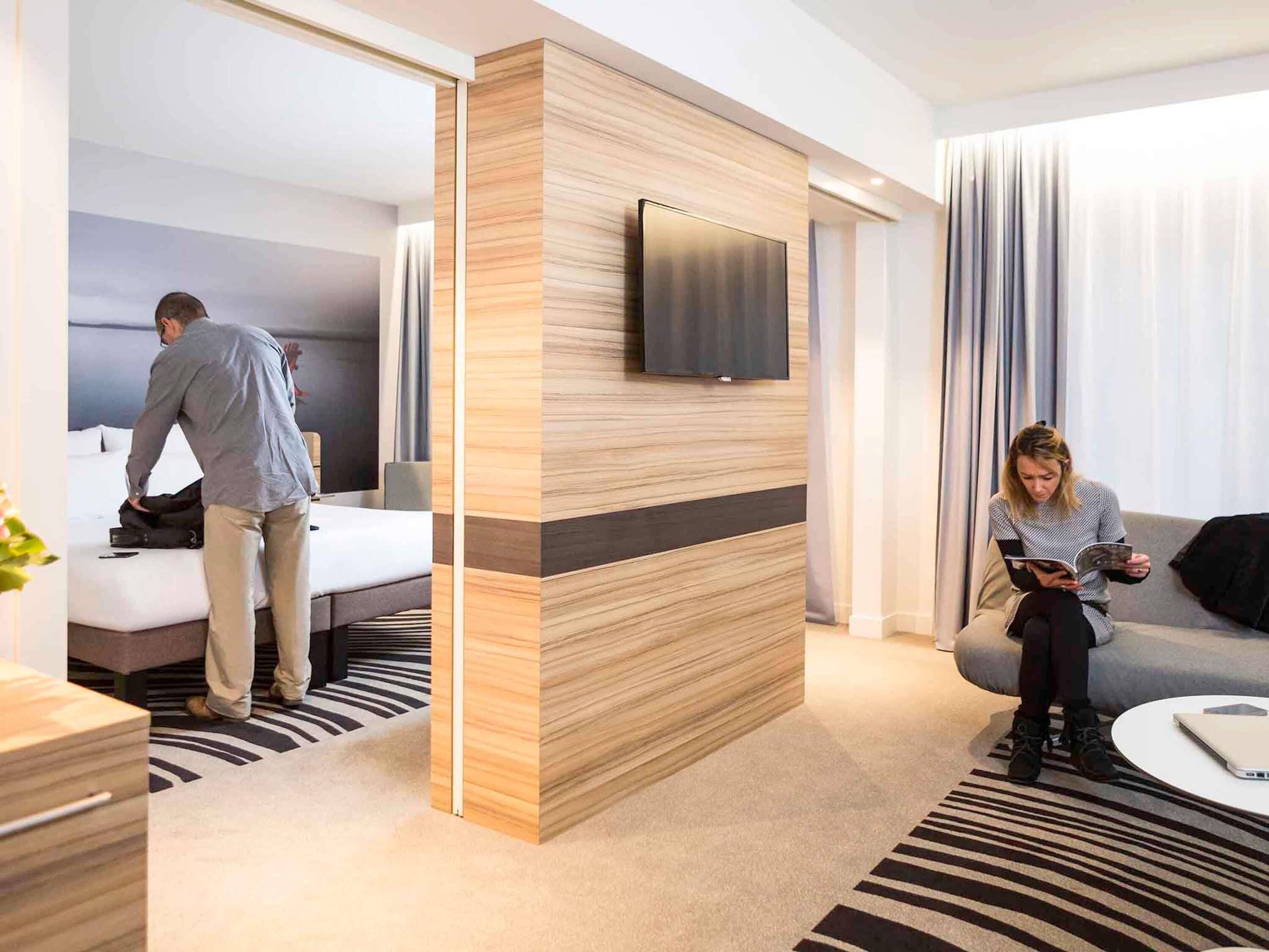 Suite – superior, 1 dobbeltseng med sovesofa | Minibar, safe på rommet, skrivebord og blendingsgardiner
