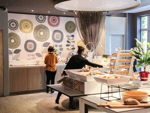 Daily buffet breakfast for a fee - Novotel Resort & Spa Biarritz Anglet (Anglet)